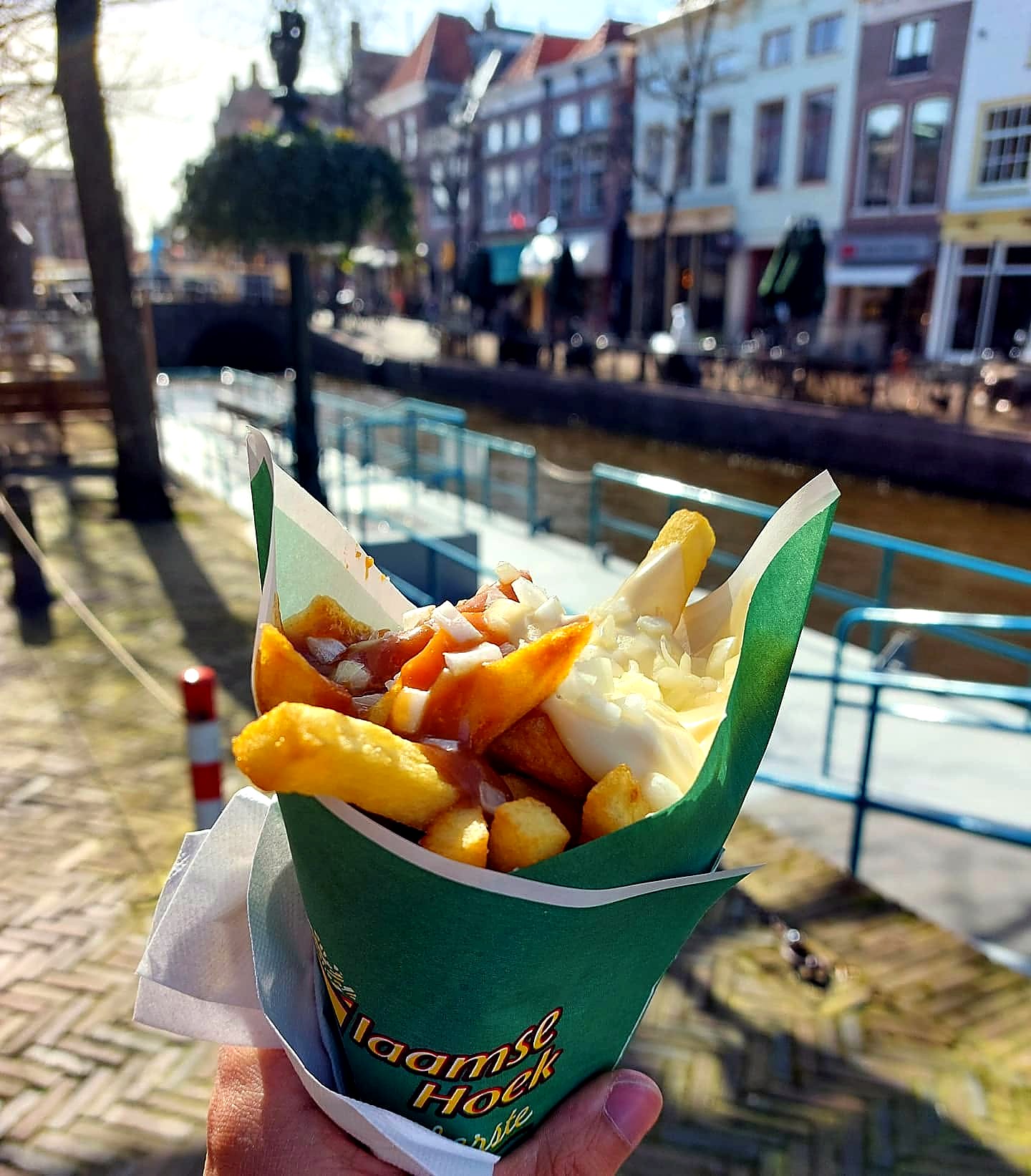 Snackbar Vlaamse Hoek in het historische hoekpand aan Langestraat 29, Alkmaar